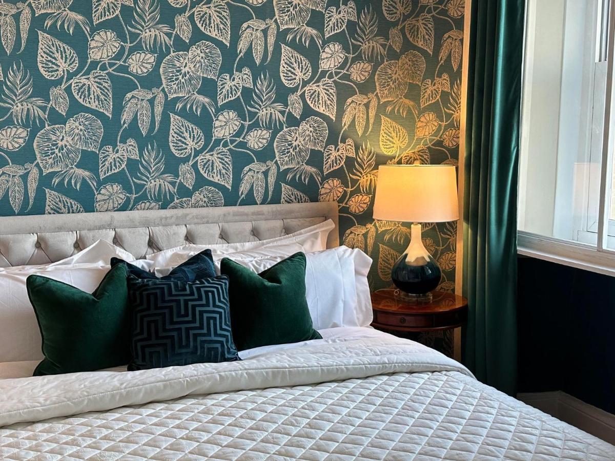 Burford Lodge Hotel - Adults Only Екстериор снимка